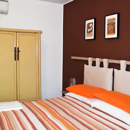 Room Inn Bed & Breakfast 4*